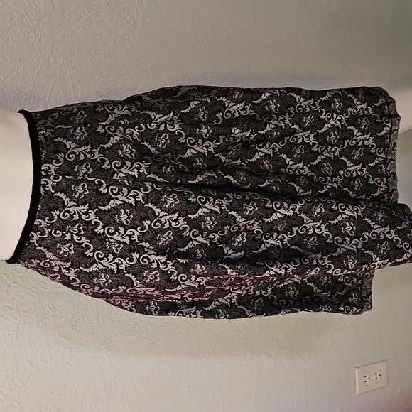 VTG TREVAN Black and Silver Floral Jacquard Velvet Trim Pleated Drop Waist Skirt - Picture 4 of 11